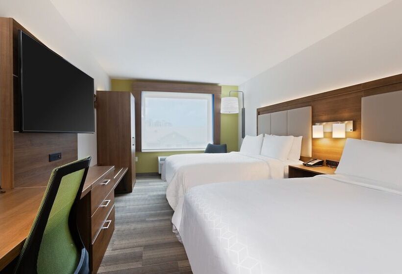 ２ダブルベッドのスタンダードルーム, Holiday Inn Express Cruise Airport, An Ihg