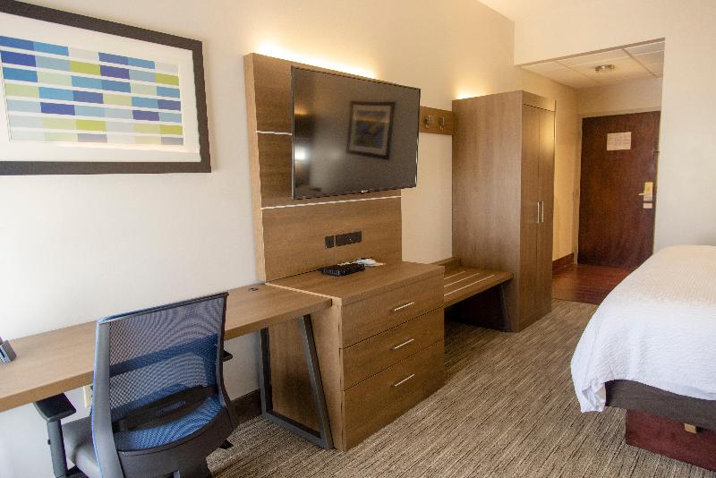 Стандартный Номер Кровать Кинг, Holiday Inn Express Marshfield   Springfield Area, An Ihg