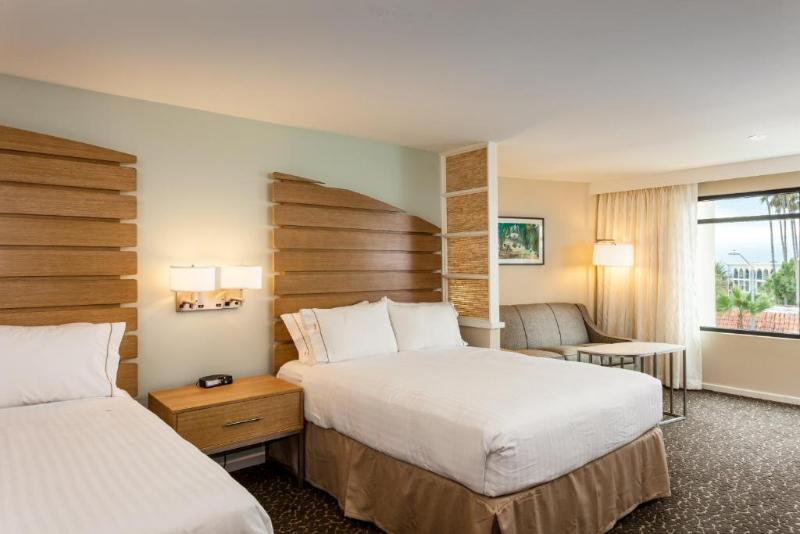 Студио Стандарт с Видом, Holiday Inn Express And Suites La Jolla   Windansea Beach, And Ihg