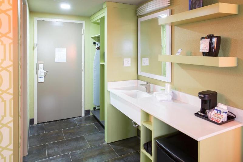 适合残疾人使用的标准间, Holiday Inn Express Atlanta Galleria Ballpark Area, An Ihg
