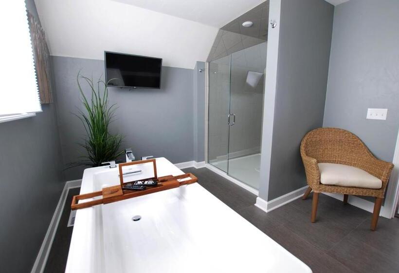 스위트, Homestead Suites   Fish Creek