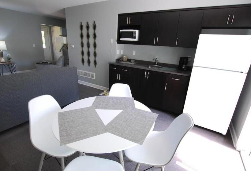 스위트, Homestead Suites   Fish Creek