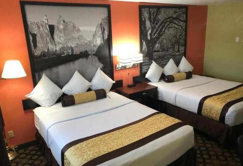 Номер Стандарт, Super 8 By Wyndham Ontario