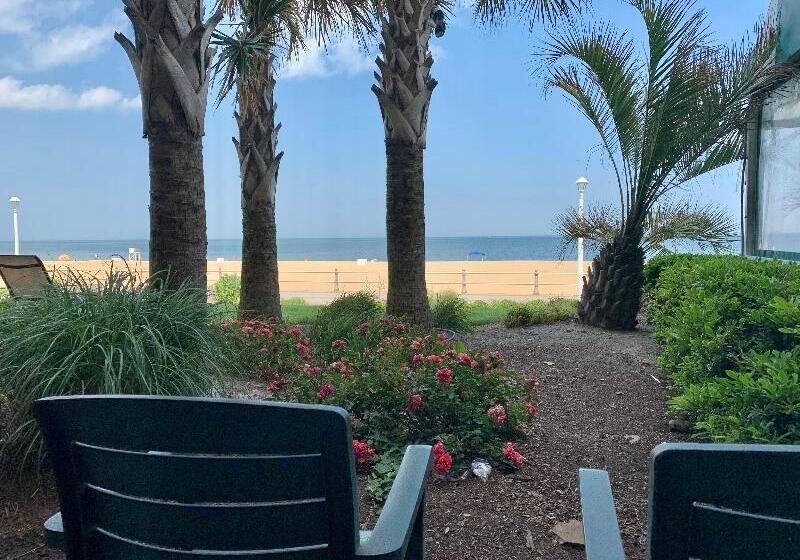 장애인을 위한 킹사이즈 침대 스탠다드 룸, Holiday Inn & Suites Virginia Beach   North Beach, An Ihg