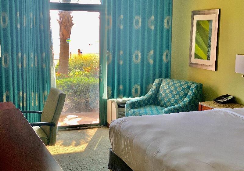 스탠다드 룸 킹사이즈 침대, Holiday Inn & Suites Virginia Beach   North Beach, An Ihg