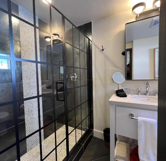 디럭스 스위트 킹 침대, Bespoke Inn Flagstaff