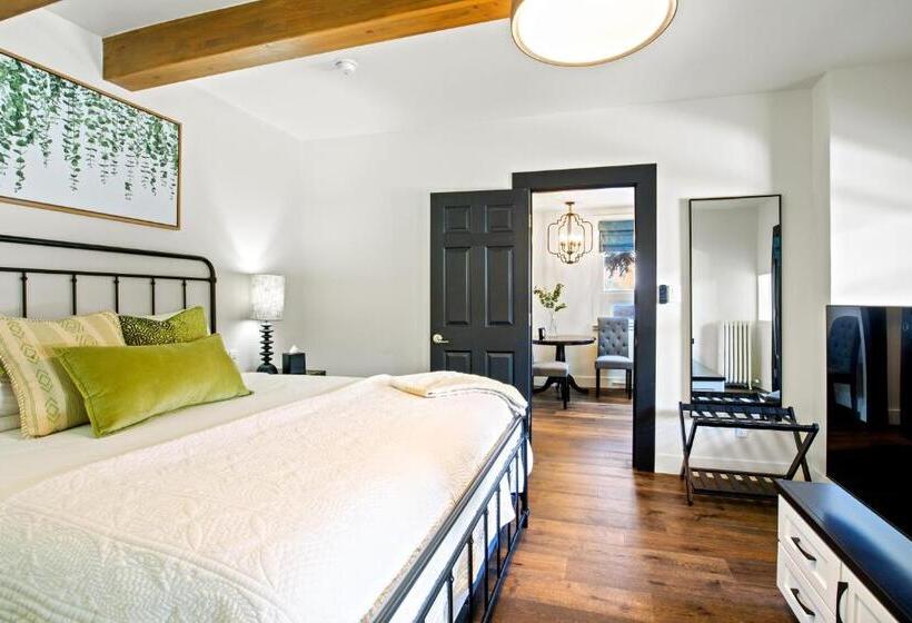 디럭스 스위트 킹 침대, Bespoke Inn Flagstaff