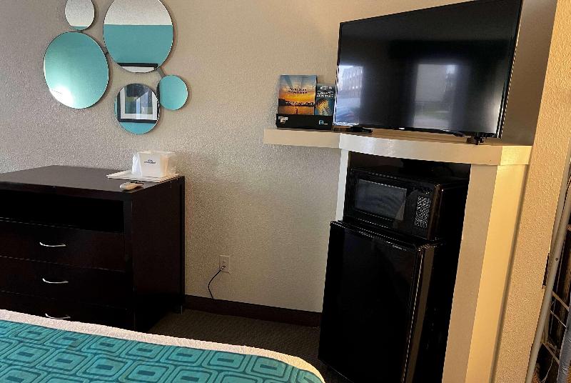 キングサイズベッドのスタンダードルーム, Howard Johnson By Wyndham Houston Heights/downtown
