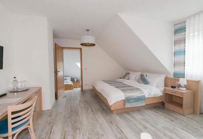 Семейный Номер Deluxe, Lakeside Resort Michaela
