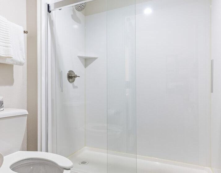 带2个双人床的标准工作室, Hillstone Inn Tulare, Ascend Hotel Collection