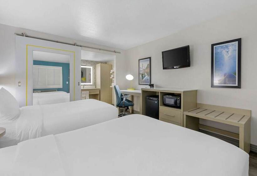 带2个双人床的标准工作室, Hillstone Inn Tulare, Ascend Hotel Collection