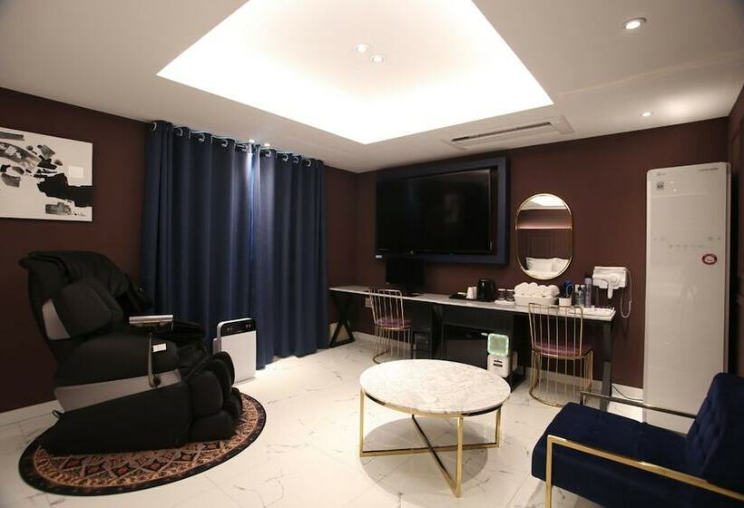 Номер Премиум, Gongju
