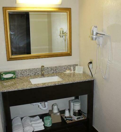 Deluxe Suite King Bed, Days Inn By Wyndham Birmingham/west