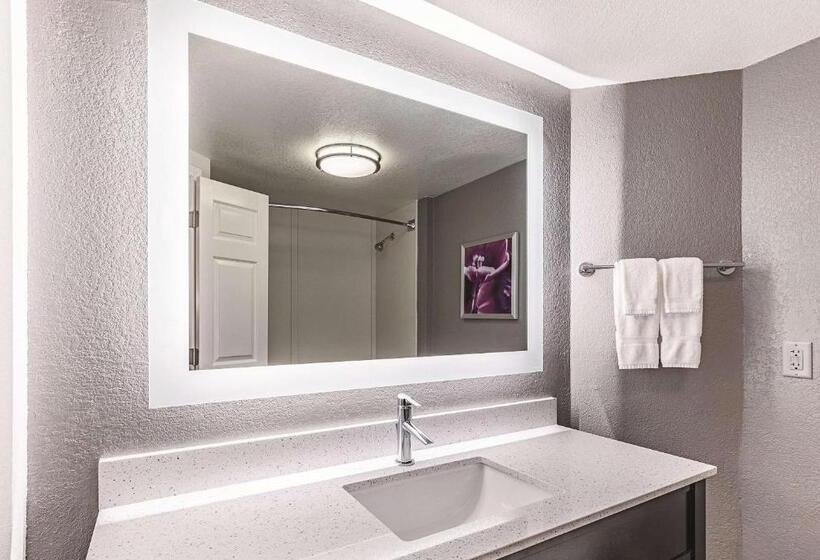 キングサイズベッドのデラックススイート, La Quinta By Wyndham Austin At The Domain