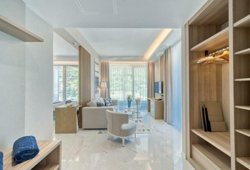 סוויטת סופריור נוף לים, Hyatt Regency Kotor Bay Resort