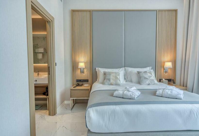 סוויטה דלוקס, Hyatt Regency Kotor Bay Resort