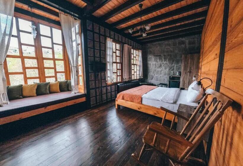 سوییت لوکس, Dudi̇ Konak