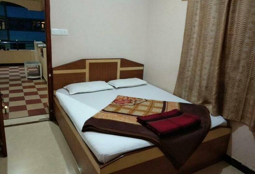 اتاق لوکس با بالکن, Sri Krishna Residency