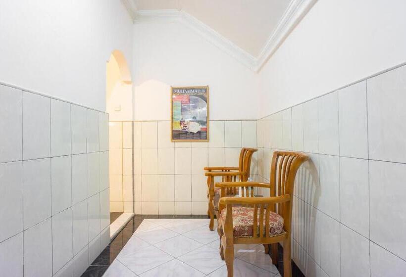 اتاق لوکس, Oyo 2180 Vina Vira