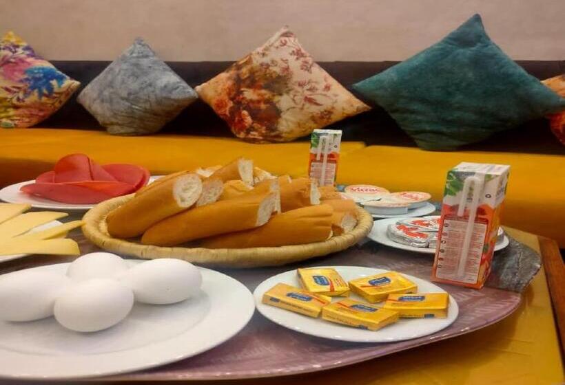 اتاق لوکس چهار تخته, The Location