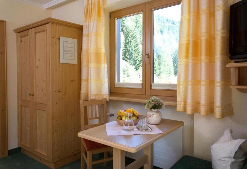2 Bedroom Apartment with Balcony, Landhaus Zauser