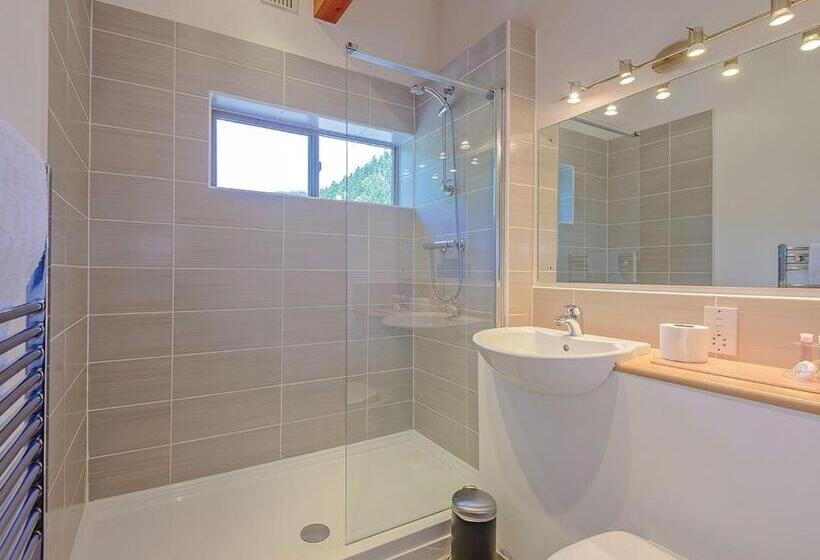 Дом 4 Спальни, Penvale Lakes Lodges
