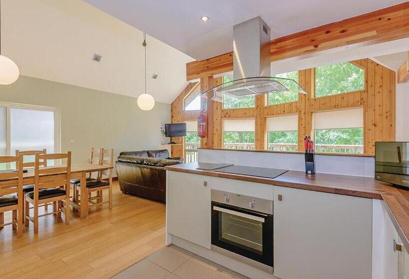Дом 4 Спальни, Penvale Lakes Lodges