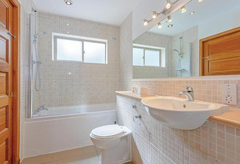 Дом 3 Спальни, Penvale Lakes Lodges