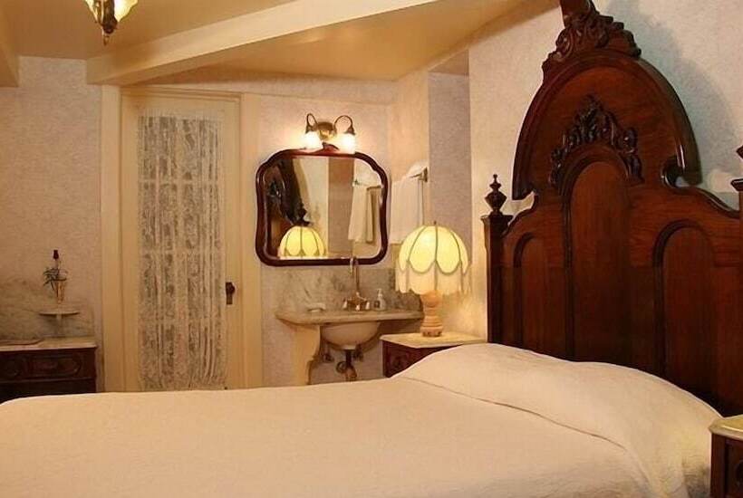 标准间, Martine Inn