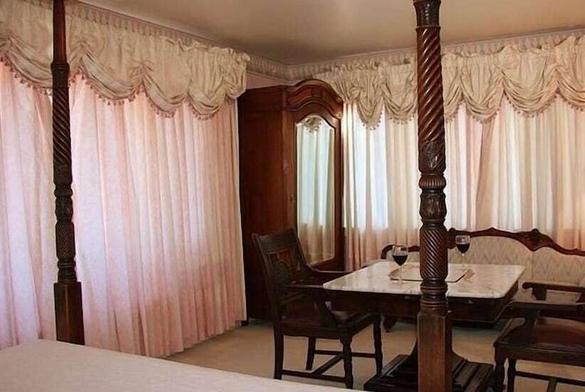 标准间, Martine Inn