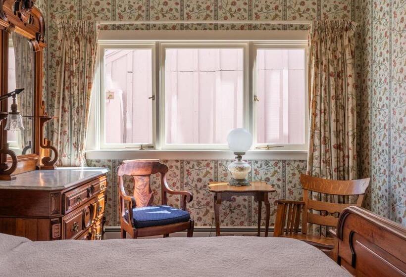 标准间, Martine Inn