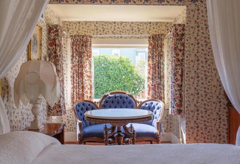 高级客房, Martine Inn