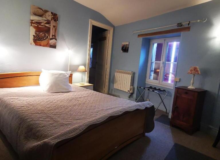 Номер Deluxe, Logis Hôtel & Restaurant Le Saint Savinien