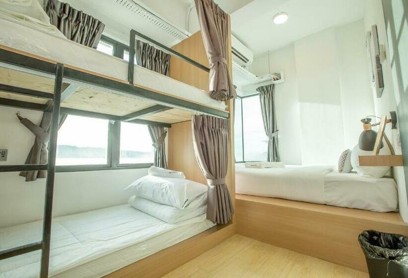 Семейный Номер Вид на Море, Homy Seafront Hostel