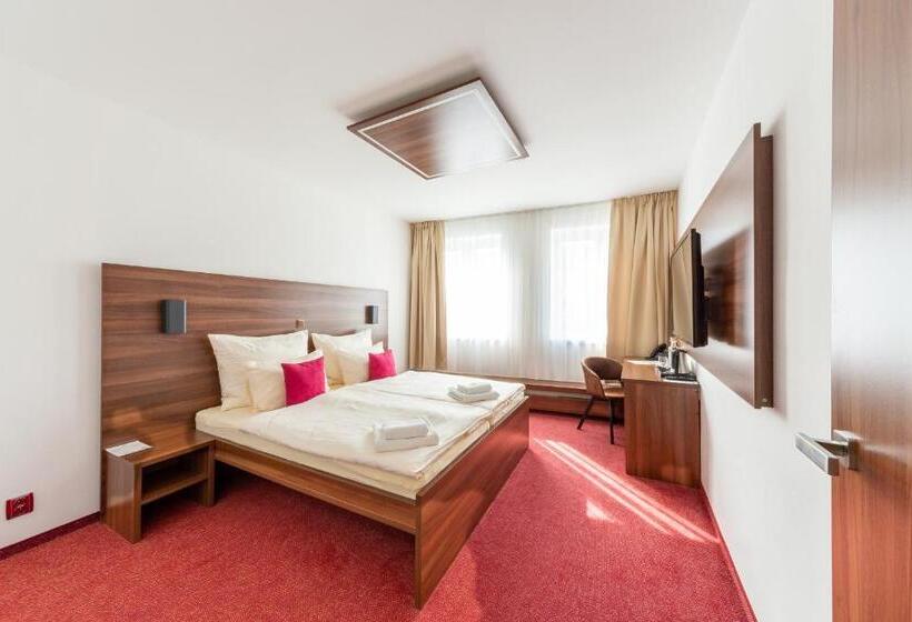 Четырехместный Номер Deluxe, Bohemia Inn