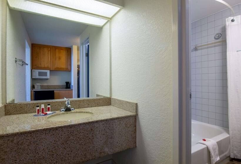 Номер Стандарт 2 Двуспальные Кровати, Travelodge By Wyndham Outer Banks/kill Devil Hills