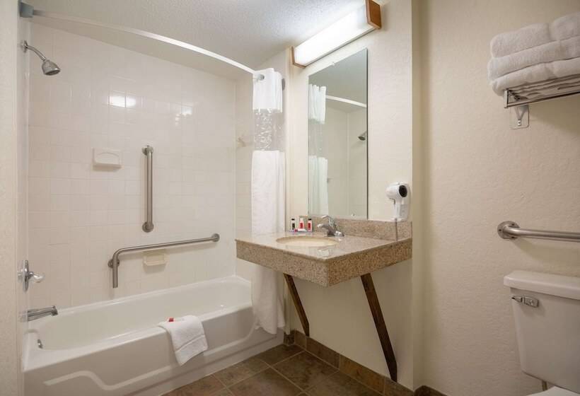 标准间带双人床, Travelodge By Wyndham Outer Banks/kill Devil Hills
