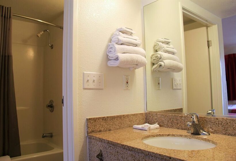 Номер Стандарт 2 Двуспальные Кровати, Motel 6enfield, Ct  Hartford