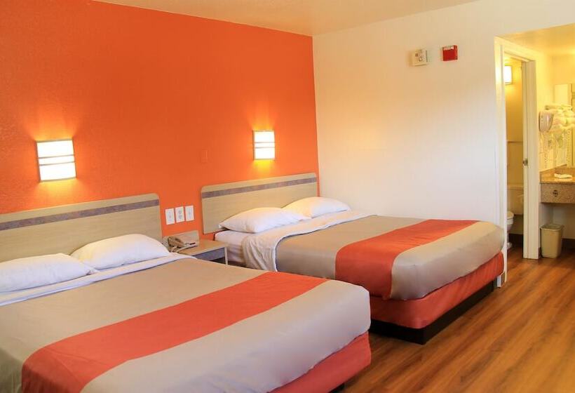 Номер Стандарт 2 Двуспальные Кровати, Motel 6enfield, Ct  Hartford