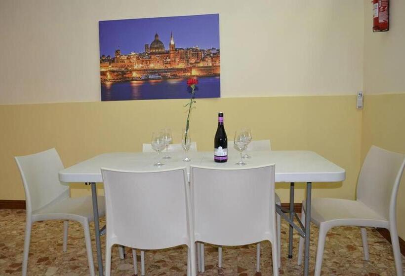 اتاق استاندارد سه نفره, Le Malte House St. Julians