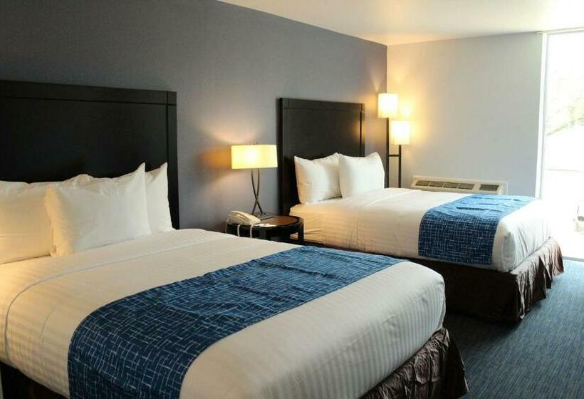 Номер Стандарт, Travelodge By Wyndham Water S Edge Hotel   Racine