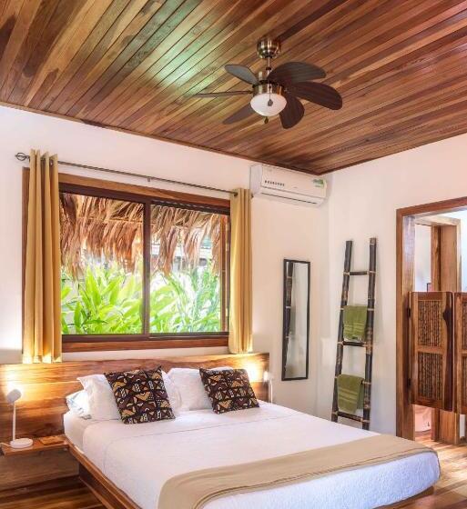 Номер Стандарт Вид на Бассейн, Black Bamboo B&b