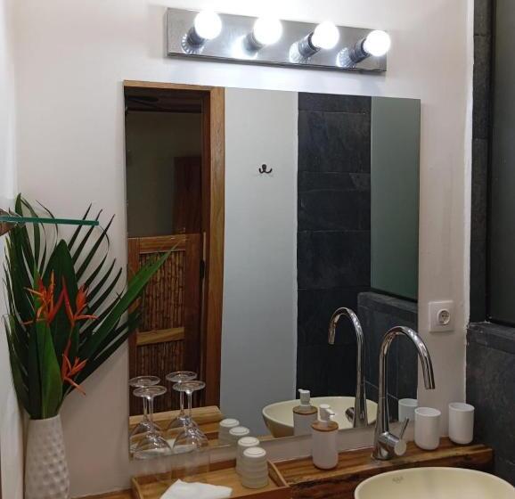Номер Стандарт Вид на Бассейн, Black Bamboo B&b