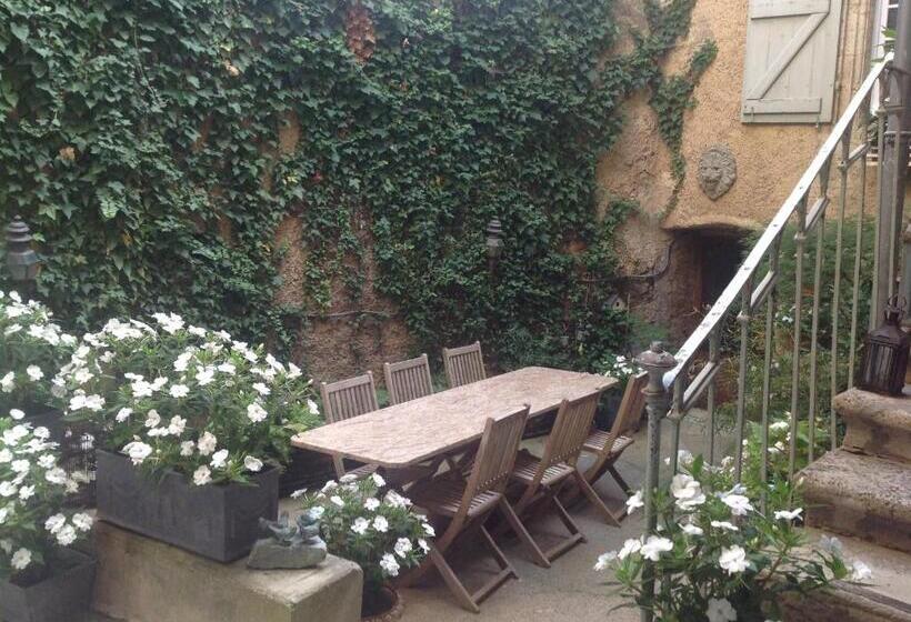 اتاق استاندارد, Les Chambres De L Horloge