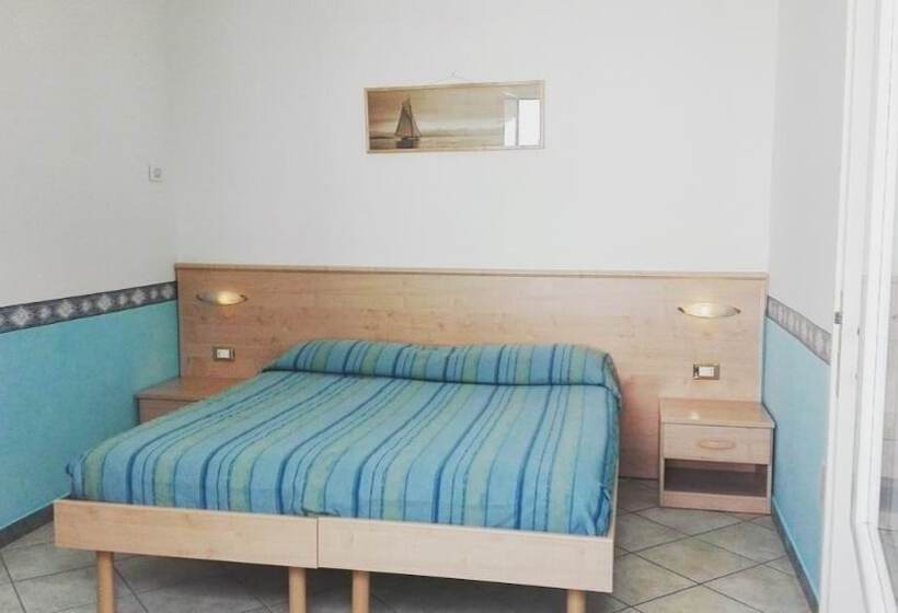 اتاق استاندارد با سرویس بهداشتی مشترک, La Caravella