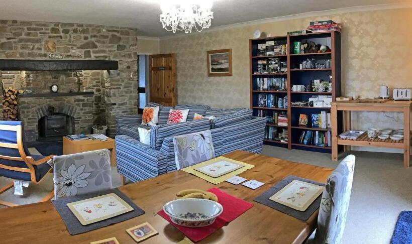Номер Стандарт, Maesyfelin Isaf B&b