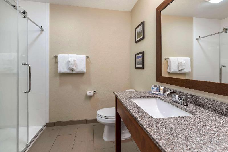 스위트 킹사이즈 침대, Comfort Inn & Suites Pueblo