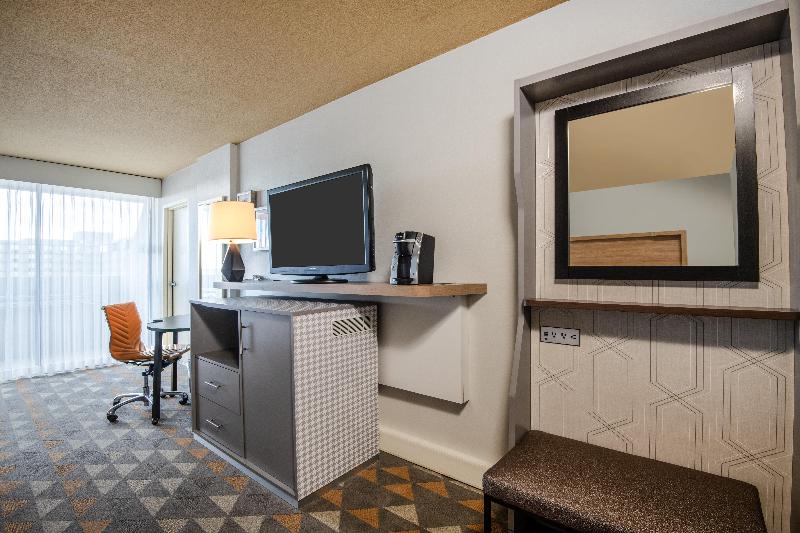 חדר סטנדרט עם מיטת קינג, Holiday Inn Denver East, An Ihg
