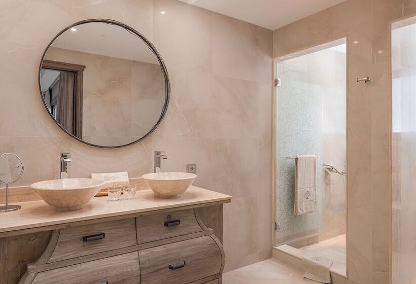 Вилла 4 Спальни, Royal River, Luxury Hotel   Adults Only