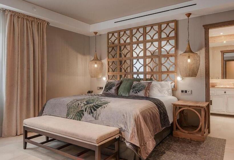 Вилла 4 Спальни, Royal River, Luxury Hotel   Adults Only